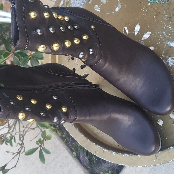 Shoes - Picture 3 of 7